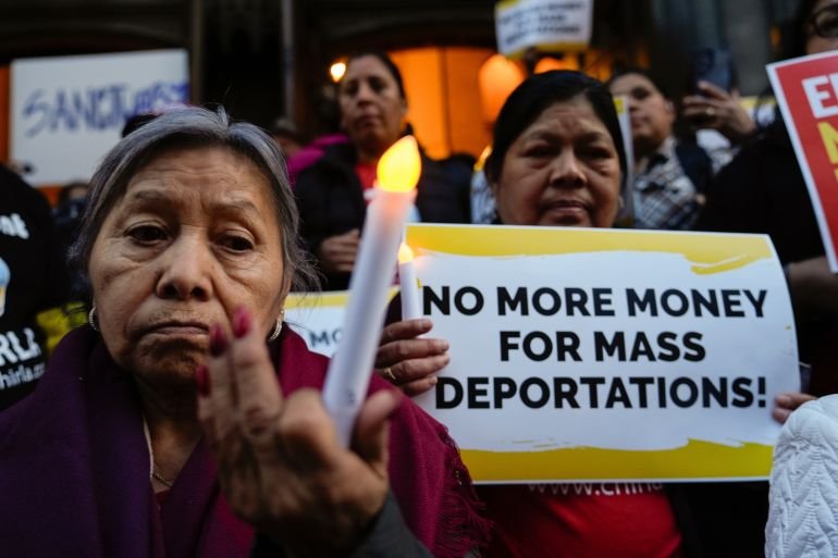 Trump revokes legal status for 530,000…