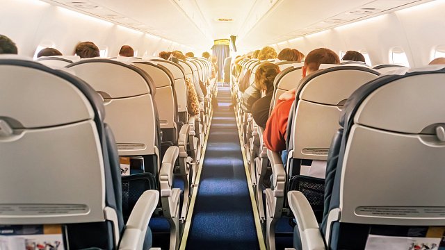 China’s international air passenger traffic jumps…
