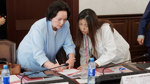 Russia discusses prospects for geo-economic development…