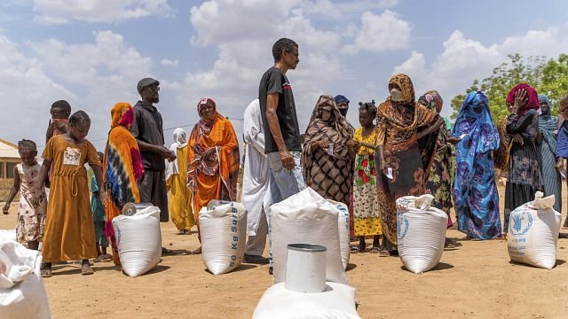Driven to starvation, Sudanese eat weeds…