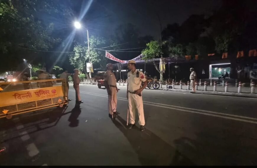 Masked Men Loot Ice Cream Shop In Delhi, Steal Kulfi Packets, Cash, Phones