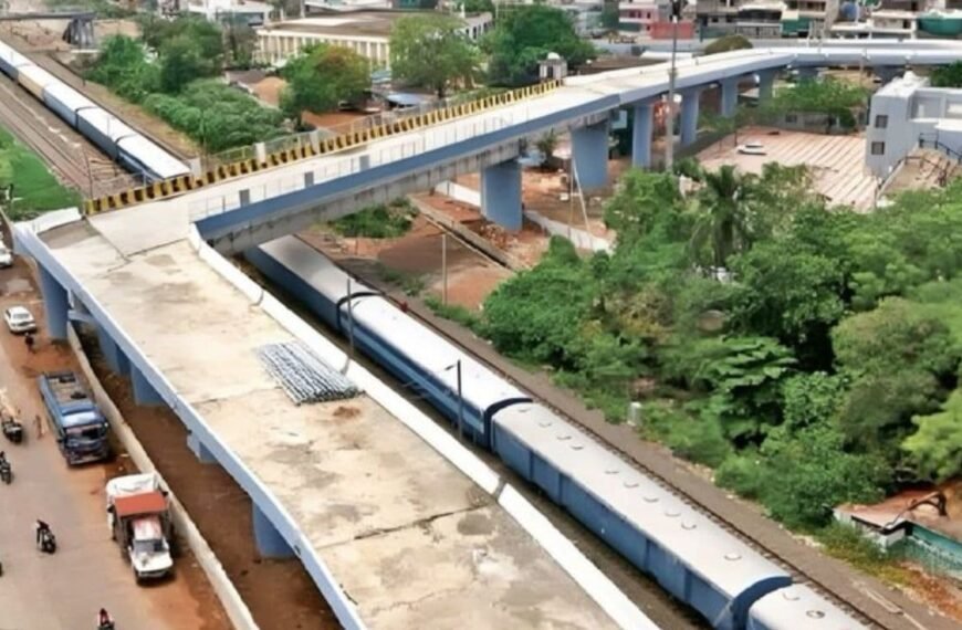 Seven Engineers Suspended Over Bhopal Bridge With 90-Degree Turn