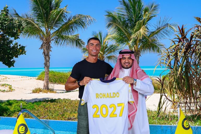 Cristiano Ronaldo signs new contract at…