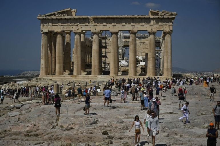 Acropolis closes as Greece sizzles under…