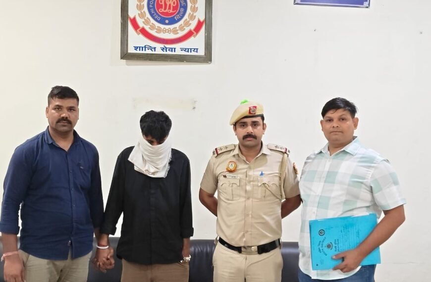 Delhi Man’s Phone Snatched On Road, Then Wife’s Extramarital Affair Emerges