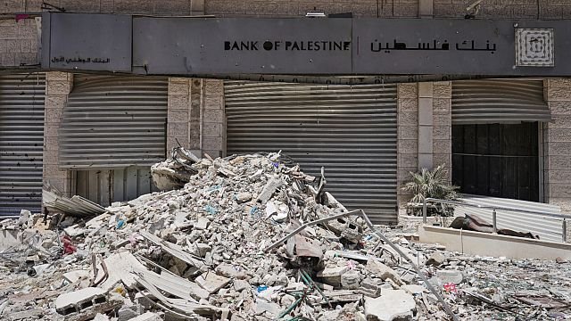 Gaza’s scarcity of cash fuels desperation, sparks unusual trade