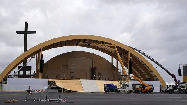 Rome prepares to welcome half a…