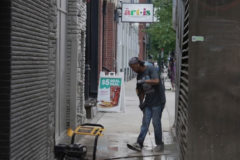 Chicago mass shooting leaves four dead, 14 injured outside downtown lounge