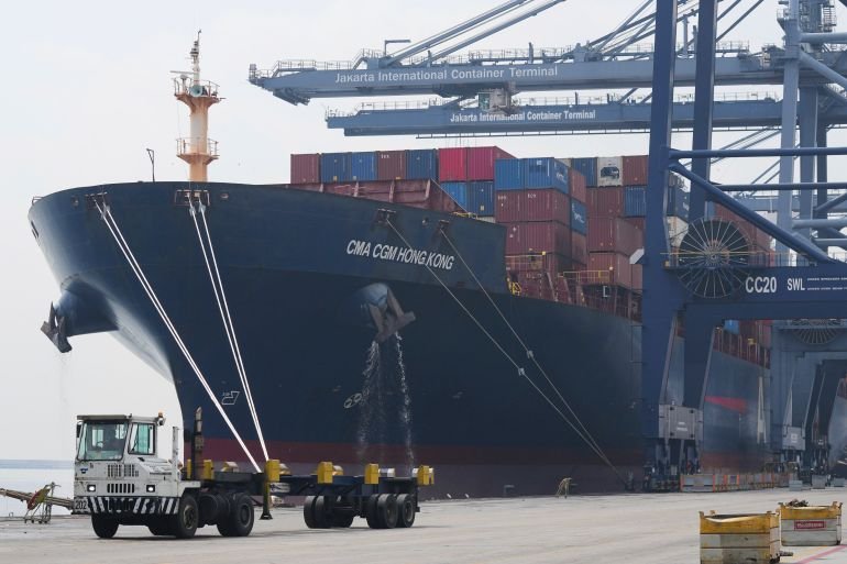 Trump issues new tariffs for six…