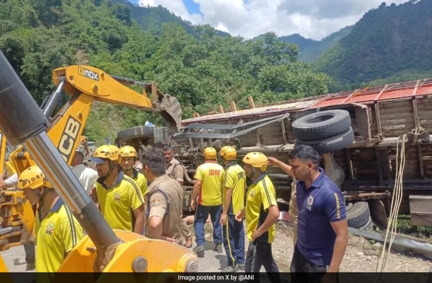 3 Kanwariyas Killed, 18 Injured As…
