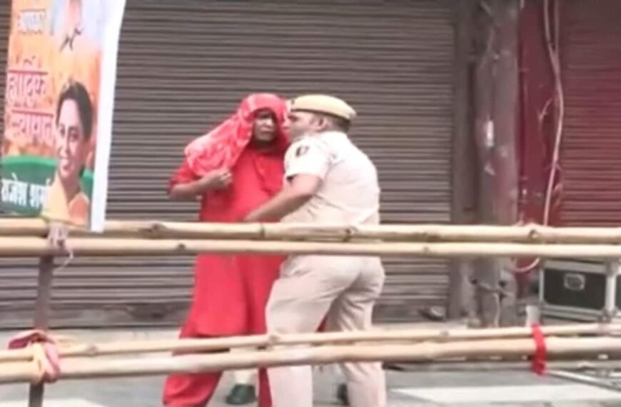 Chaos At First Event By Delhi Chief Minister After Attack,…
