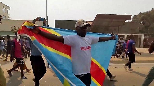 DRC: Hundreds of protesters gather in…
