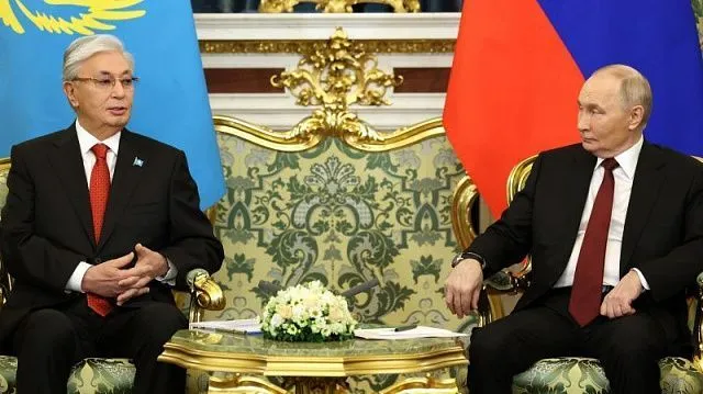 Vladimir Putin and Kassym-Jomart Tokayev sign…